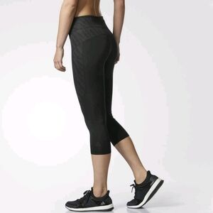 NWT Adidas D2M Mid Rise Digicraft Capris Crop Leggings! Size Small